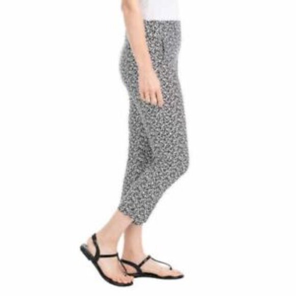 NEW Hilary Radley Pull-On Capris | Floral Speckled - Picture 3 of 5